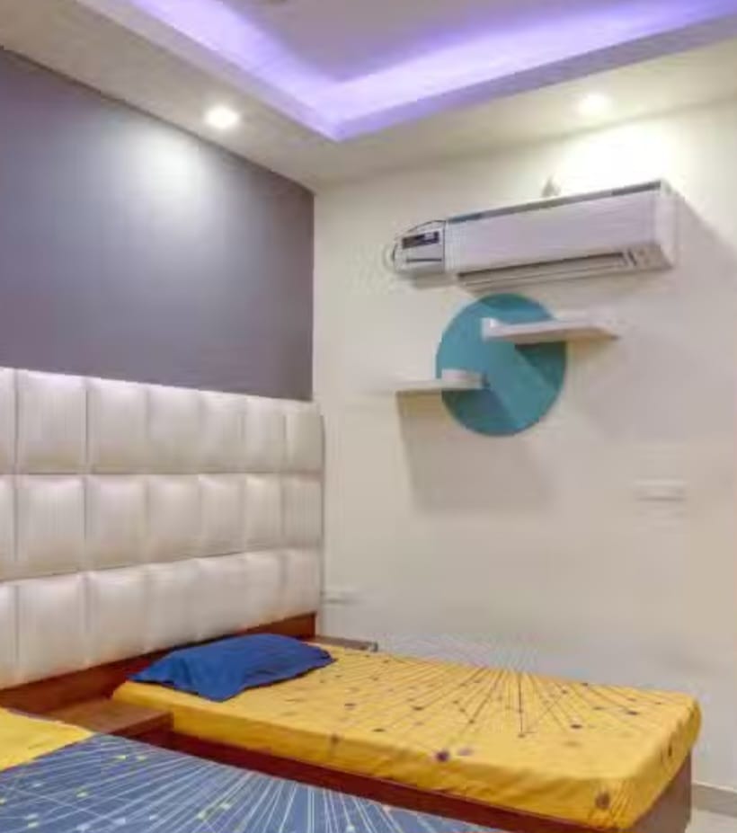 Luxury AC bedroom in best PG Laxmi Nagar Delhi near metro