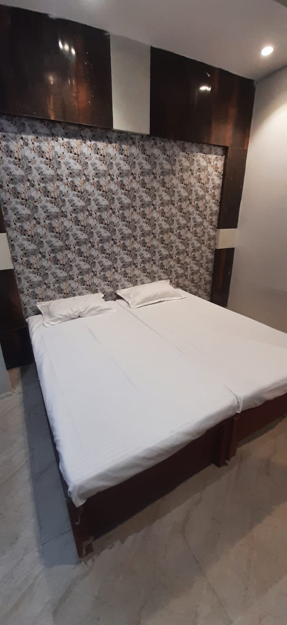 Spacious double bed room best PG Laxmi Nagar Delhi